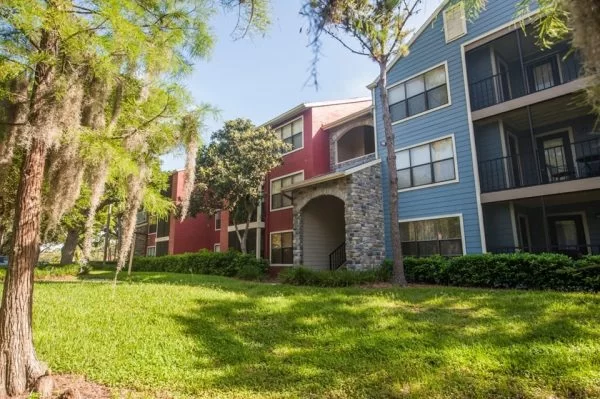 Apartment Outside | Grande Oasis at Carrollwood